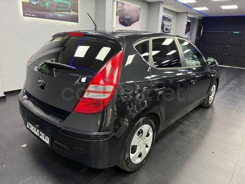 Usado Hyundai i30 Classic 109 CV (80 kW) 2010 Negro Berlina