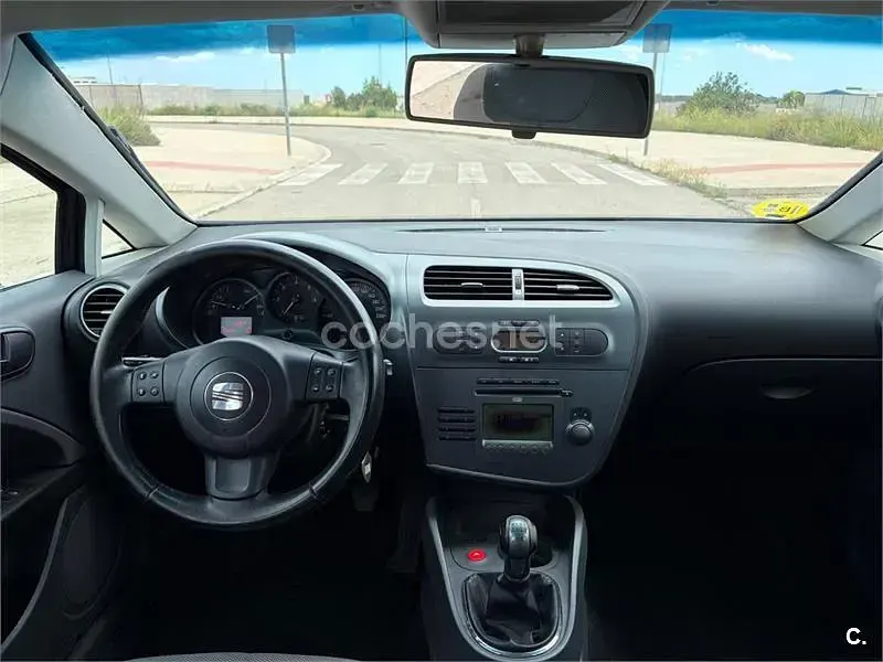 Usado Seat Leon Sport 105 CV (77 kW) 2006 Negro Utilitario