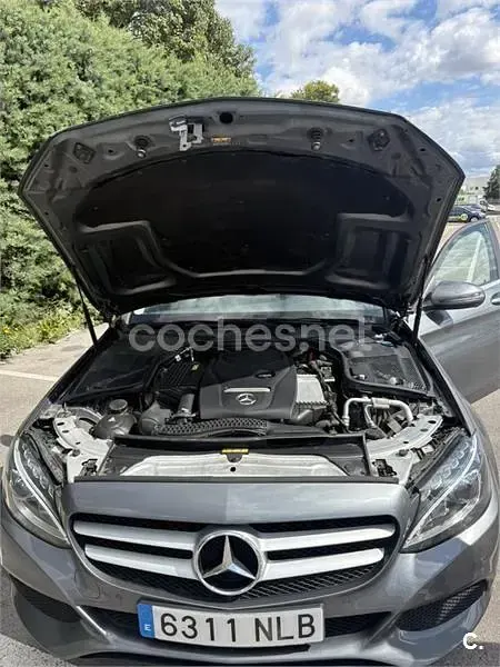 Usado Mercedes C180 156 CV (114 kW) 2017 Gris / plata Familiar