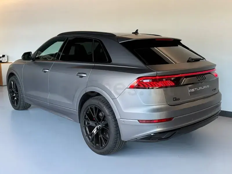 Usado Audi Q8 S-Line 286 CV (210 kW) 2019 Gris / plata SUV