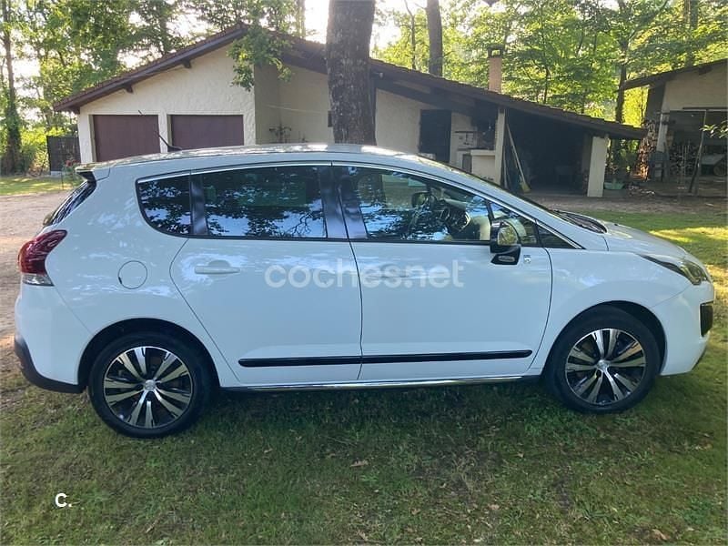 Usado Peugeot 3008 200 CV (147 kW) 2015 Blanco Familiar