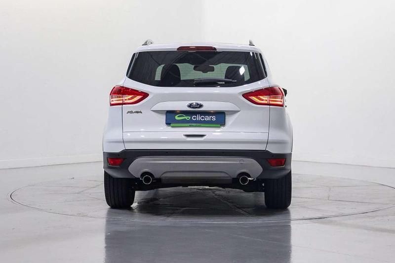 Usado Ford Kuga Trend 150 CV (110 kW) 2015 Blanco SUV