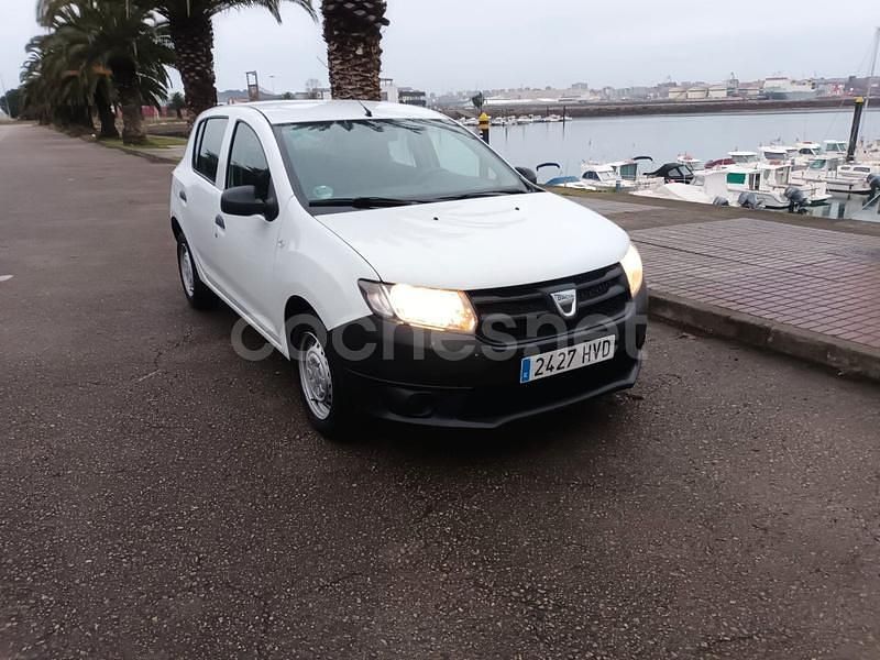 Usado Dacia Sandero Base 75 CV (55 kW) 2013 Blanco Berlina