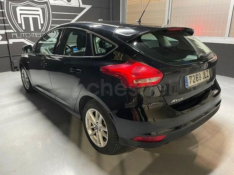 Usado Ford Focus Trend 125 CV (91 kW) 2016 Negro Berlina