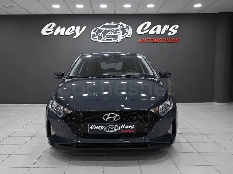 Usado Hyundai i20 100 CV (73 kW) 2023 Gris / plata Utilitario