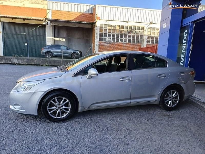 Usado Toyota Avensis Active 126 CV (92 kW) 2010 Gris / plata Berlina