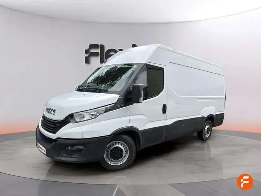 Usado Iveco Daily 156 CV (114 kW) 2023 Blanco Van