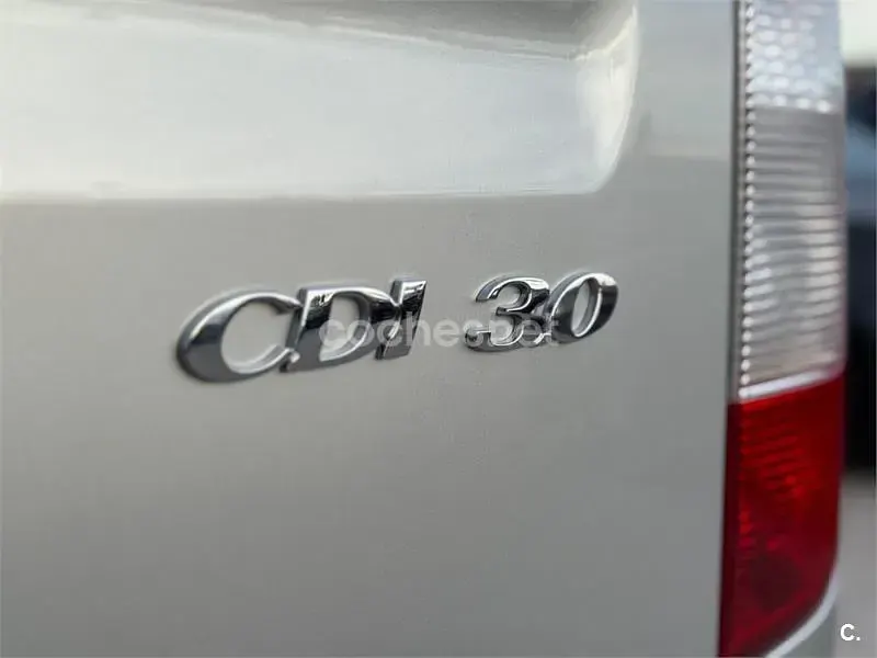 Usado Mercedes Viano 204 CV (150 kW) 2011 Gris / plata Monovolumen