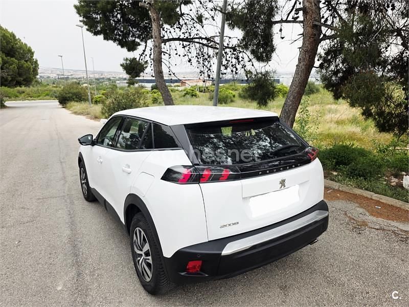 Usado Peugeot 2008 Active 110 CV (80 kW) 2022 Blanco SUV