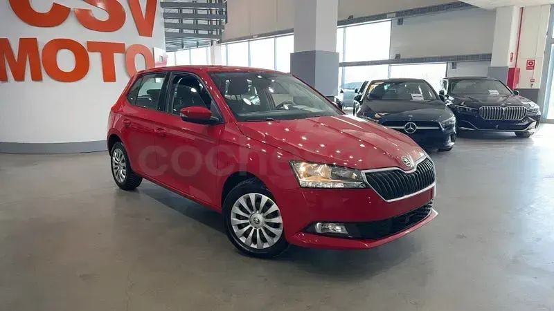 Usado Skoda Fabia Ambition 95 CV (69 kW) 2020 Rojo Utilitario