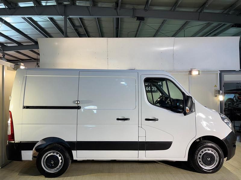 Usado Renault Master 110 CV (80 kW) 2019 Blanco Berlina