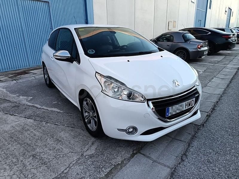 Używany Peugeot 208 Allure 92 KM (67 kW) 2012 Biały Hatchback