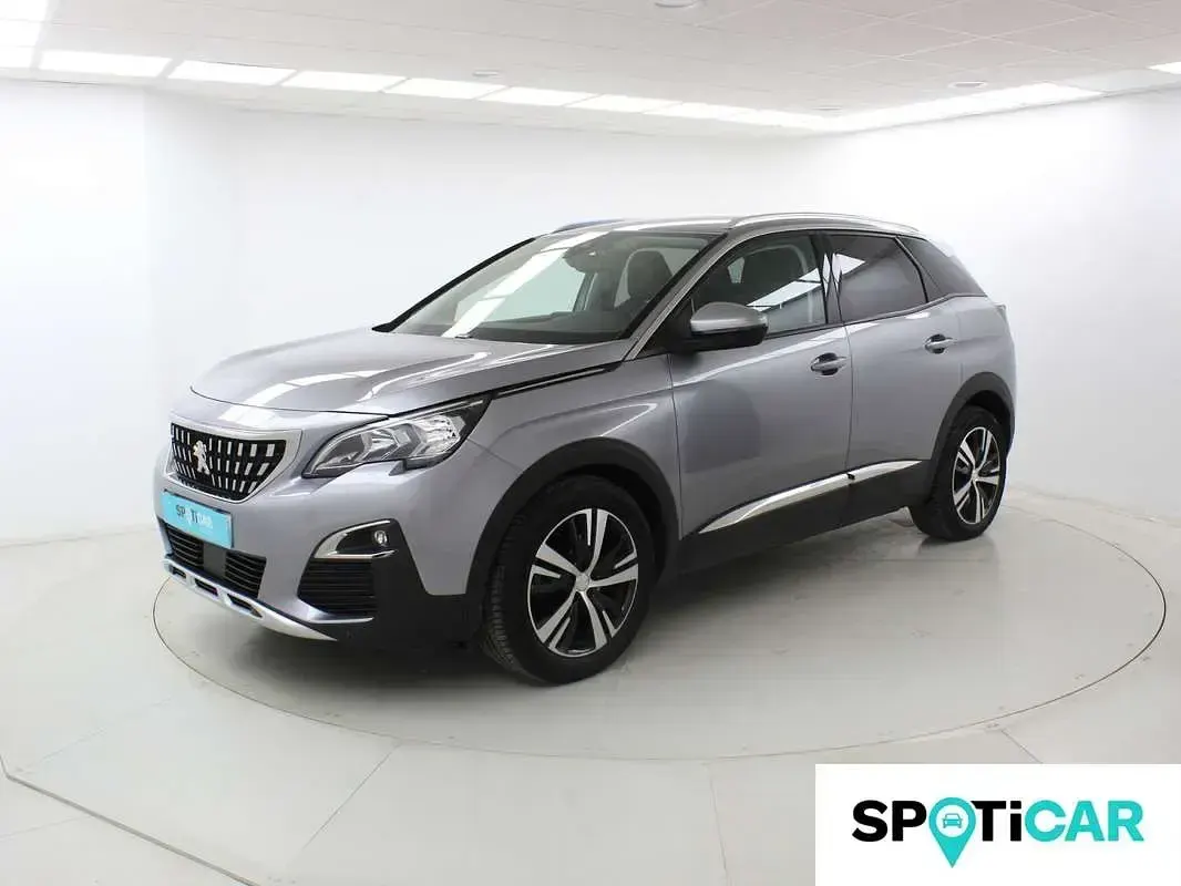 Usado Peugeot 3008 Allure 131 CV (96 kW) 2019 Gris SUV