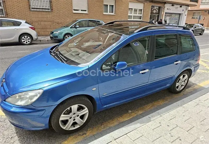 Usado Peugeot 307 136 CV (100 kW) 2004 Azul Familiar