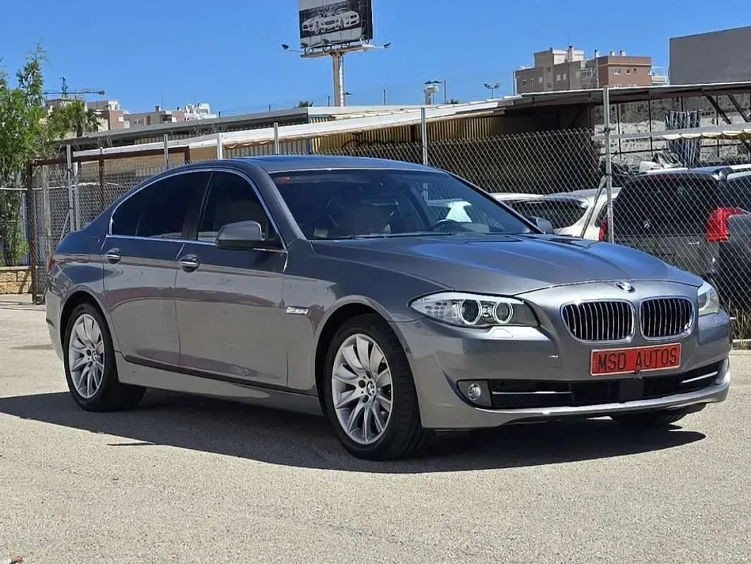 Käytetty BMW 530 Comfort Edition 245 HP (180 kW) 2010 Harmaa Sedan