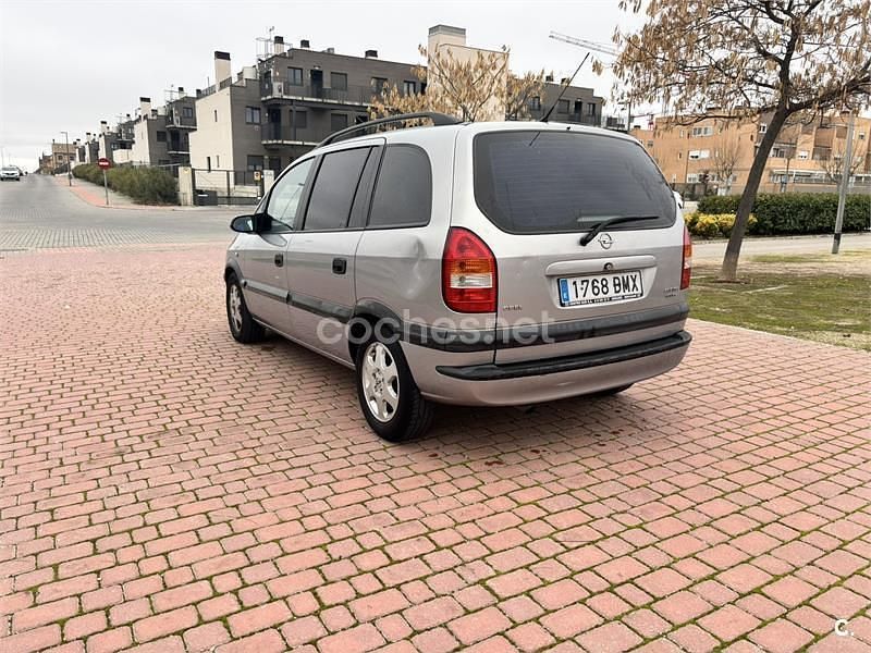 Usado Opel Zafira Elegance 125 CV (91 kW) 2001 Gris / plata Monovolumen
