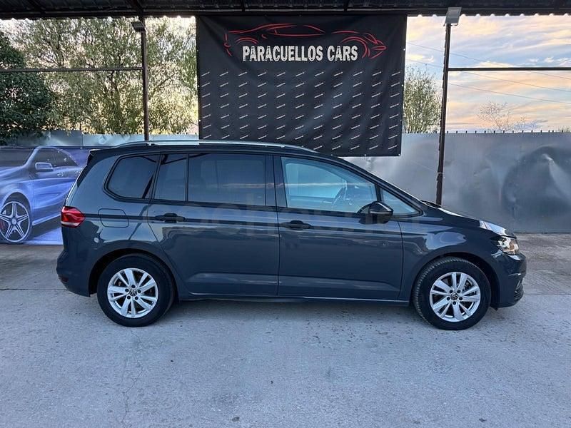 Usado VW Touran Advance 150 CV (110 kW) 2022 Gris / plata Monovolumen