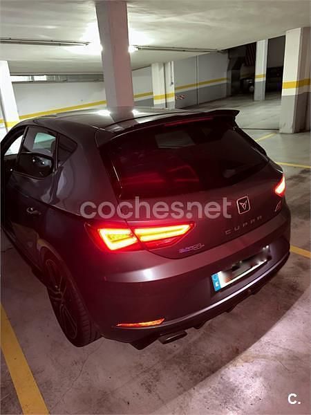 Usado Seat Leon CUPRA 300 CV (220 kW) 2018 Gris / plata Berlina