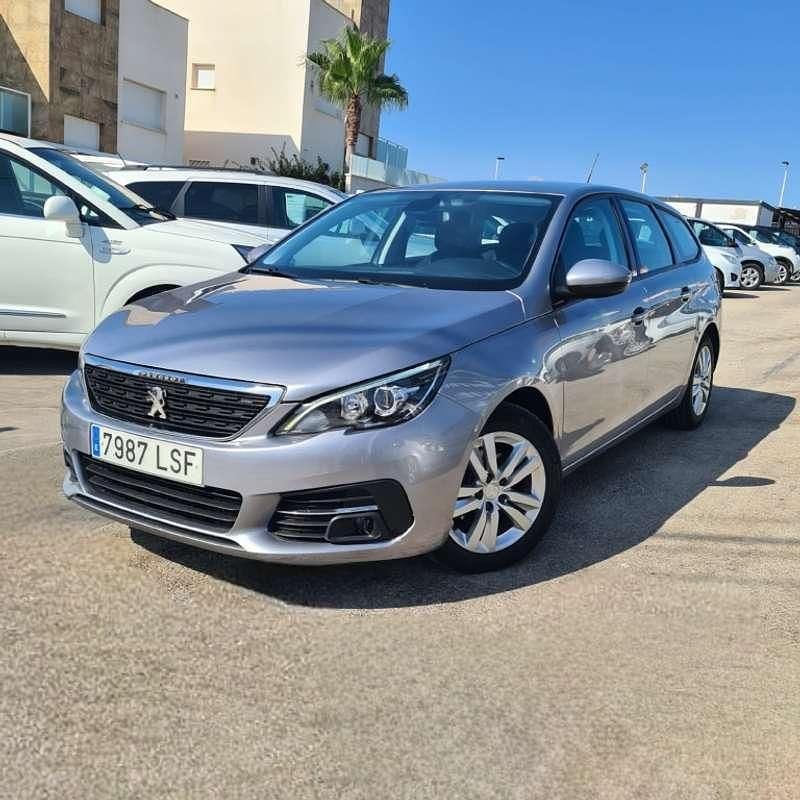 Usado Peugeot 308 Active 131 CV (96 kW) 2021 Gris Utilitario