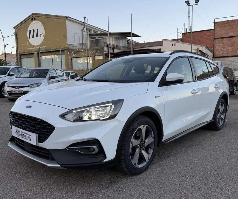 Usado Ford Focus Active 120 CV (88 kW) 2021 Blanco Familiar