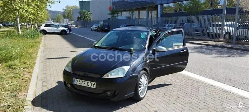 Usado Ford Focus Trend 100 CV (73 kW) 2003 Negro Berlina