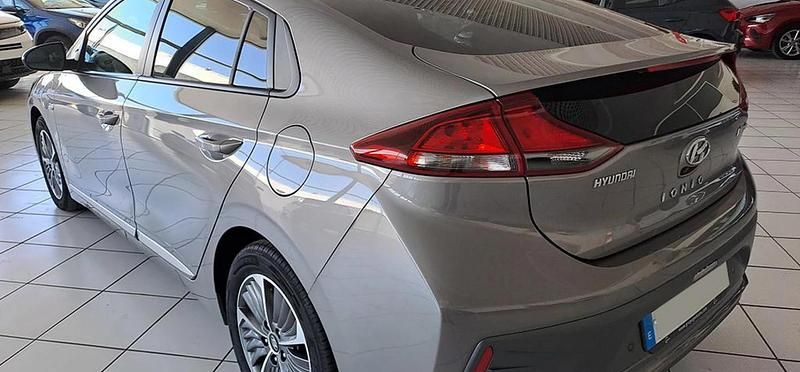 Usado Hyundai Ioniq Style 141 CV (103 kW) 2021 Gris oscuro Utilitario