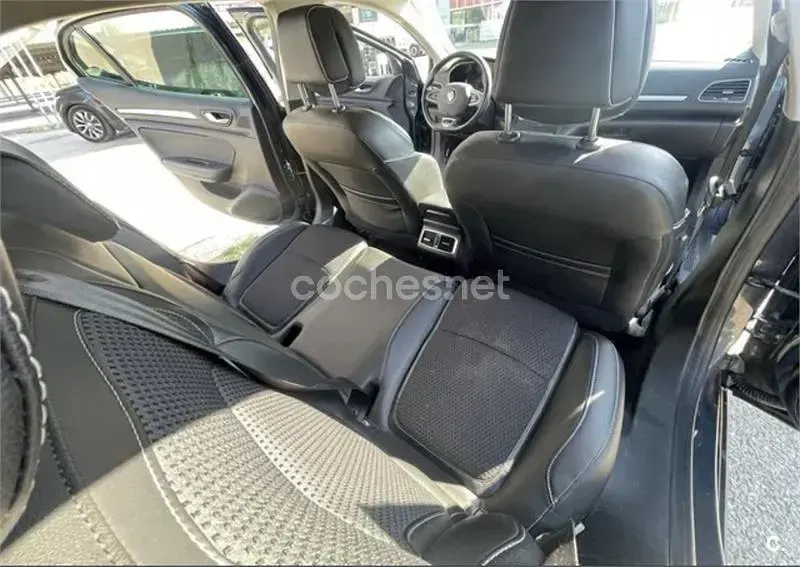 Usado Renault Mégane IV Life 130 CV (95 kW) 2016 Gris / plata Berlina