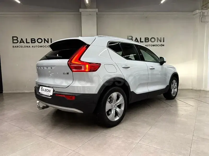 Usado Volvo XC40 Momentum 197 CV (144 kW) 2021 Gris / plata SUV