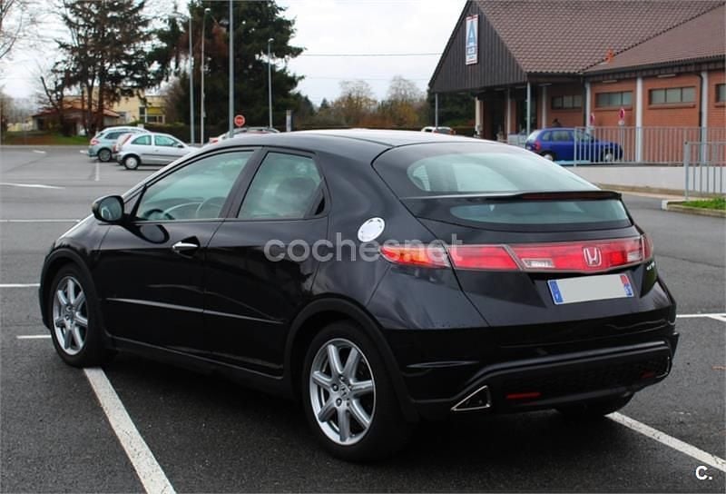 Usado Honda Civic Executive 140 CV (102 kW) 2007 Negro Berlina