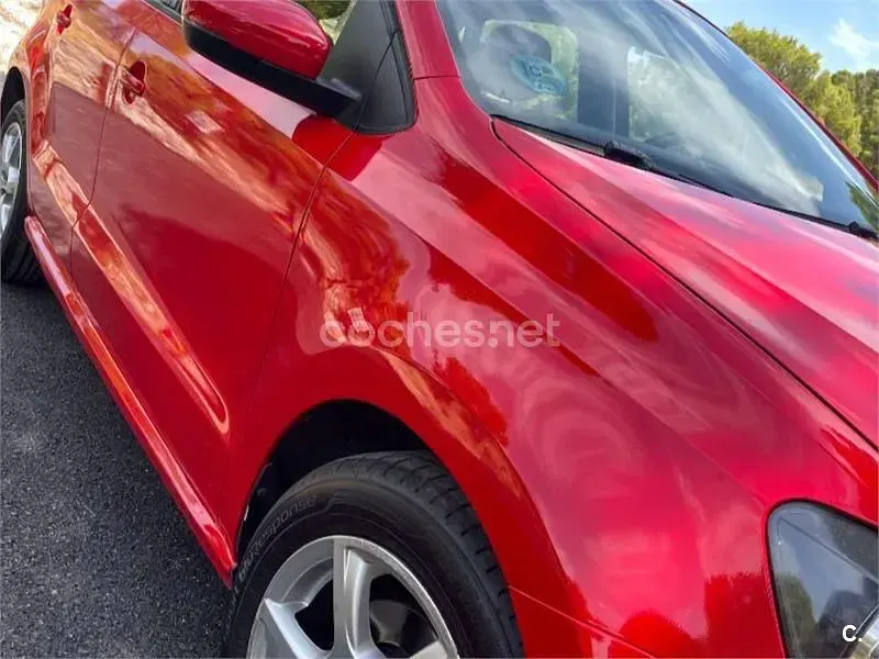 Usado VW Polo Advance 90 CV (66 kW) 2014 Rojo Berlina