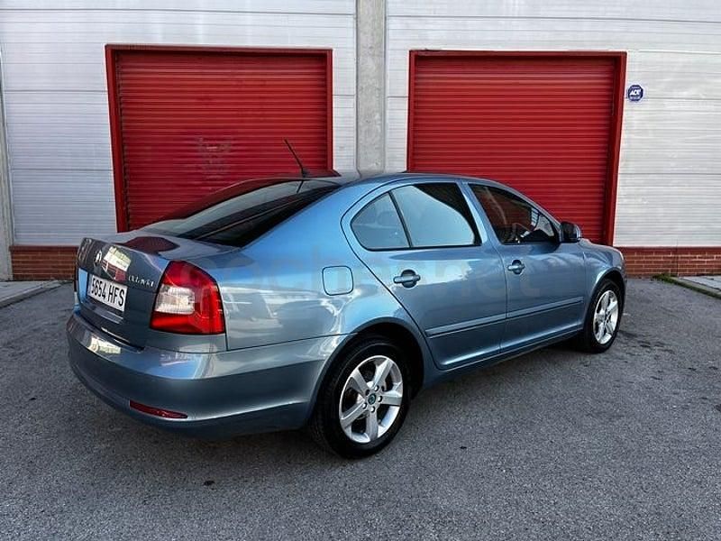Usado Skoda Octavia Ambition 105 CV (77 kW) 2011 Azul Berlina