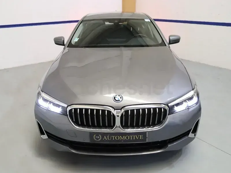 Usado BMW 530e Comfort Edition 292 CV (214 kW) 2023 Gris / plata Berlina