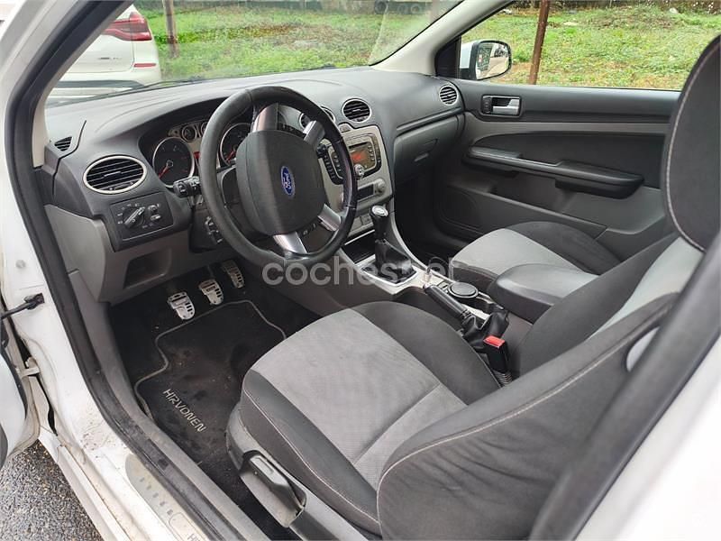Usado Ford Focus Trend 115 CV (84 kW) 2010 Blanco Berlina