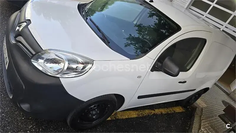 Usado Renault Kangoo 75 CV (55 kW) 2021 Blanco Monovolumen