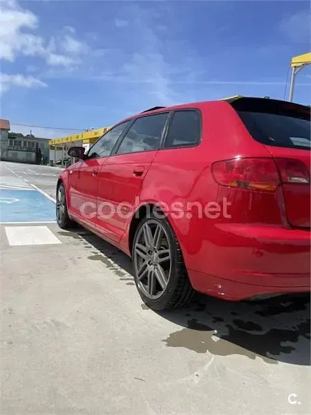 Usado Audi A3 Sportback Attraction 140 CV (102 kW) 2008 Rojo Utilitario