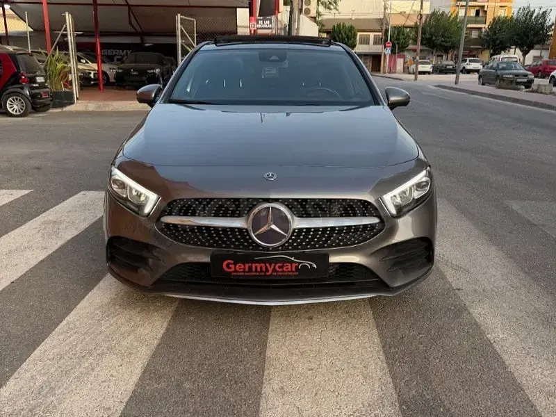 Usado Mercedes A200 163 CV (119 kW) 2019 Gris / plata Berlina