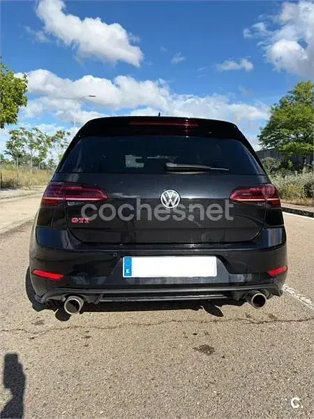Usado VW Golf VII GTI 245 CV (180 kW) 2019 Negro Berlina