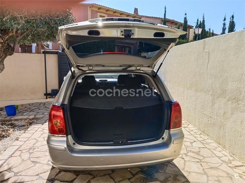 Usado Toyota Avensis Executive 116 CV (85 kW) 2005 Gris / plata Familiar