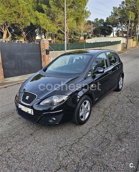 Usado Seat Altea Reference 105 CV (77 kW) 2011 Negro Monovolumen