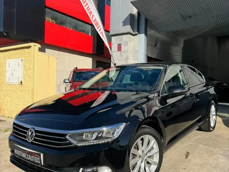 Usado VW Passat Advance 150 CV (110 kW) 2018 Negro Berlina