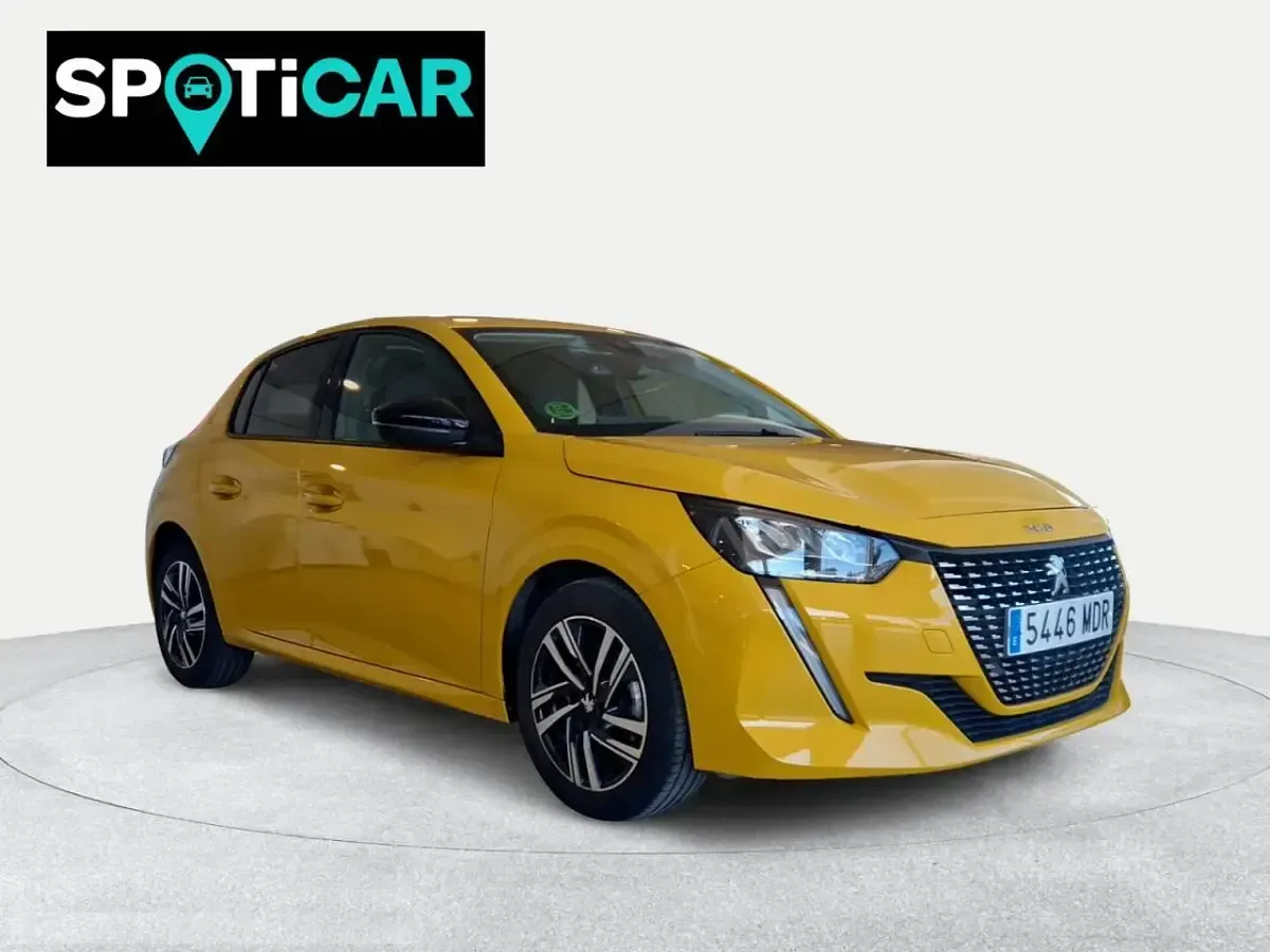 Usado Peugeot 208 Allure 100 CV (73 kW) 2023 Dorado Utilitario