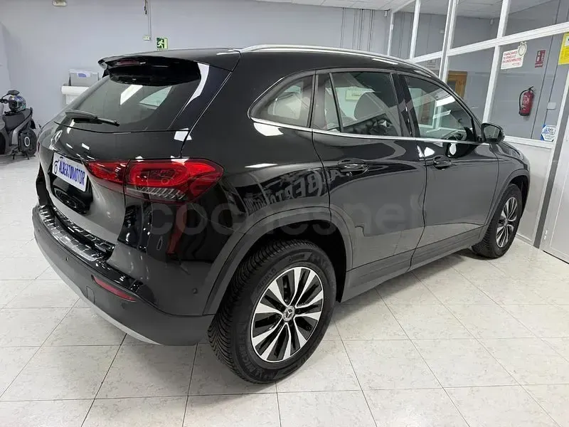 Usado Mercedes GLA200 150 CV (110 kW) 2022 Negro SUV