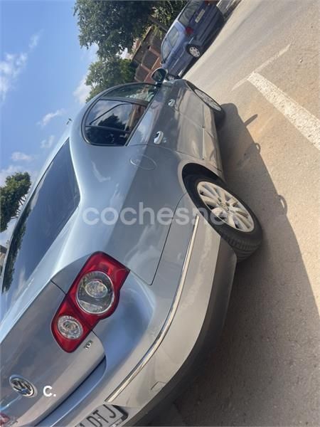 Azul Usado 2005 VW Passat Advance Berlina | 2800 € (Precio justo) - Imagen 1/1