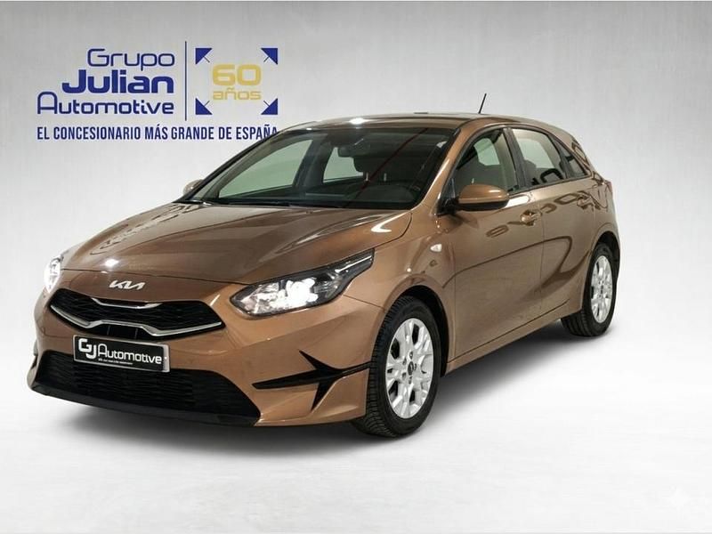 Usado Kia Ceed 100 CV (73 kW) 2023 Marrón Utilitario