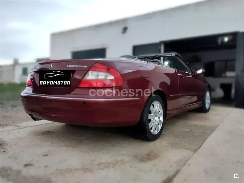 Usado Mercedes CLK200 Elegance 163 CV (119 kW) 2005 Granate Descapotable