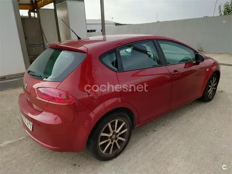 Usado Seat Leon Ecomotive 105 CV (77 kW) 2010 Granate Utilitario