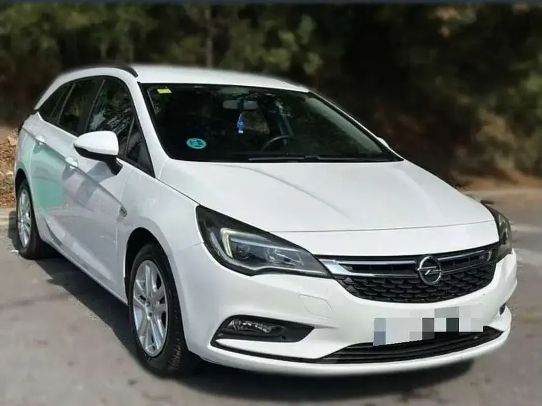 Usado Opel Astra Selective 110 CV (80 kW) 2016 Blanco Familiar