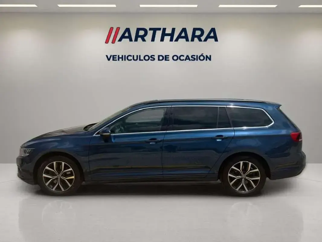 Usado VW Passat Executive 150 CV (110 kW) 2021 Azul Familiar