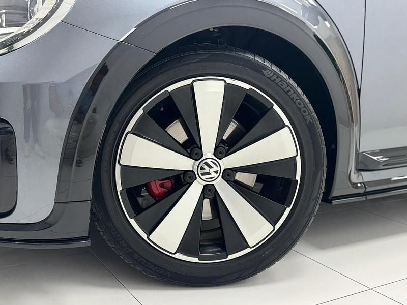 Usado VW Beetle R-line 220 CV (161 kW) 2016 Gris Utilitario