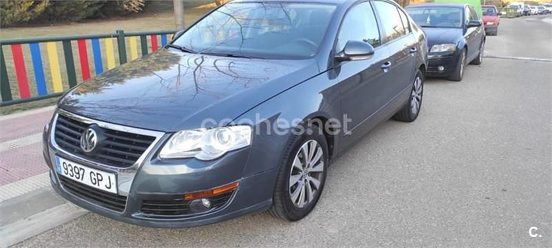 Usado VW Passat Edition 110 CV (80 kW) 2009 Gris / plata Berlina